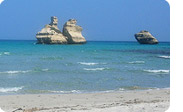 immagine dello scoglio delle 2 sorelle a Torre dell' Orso